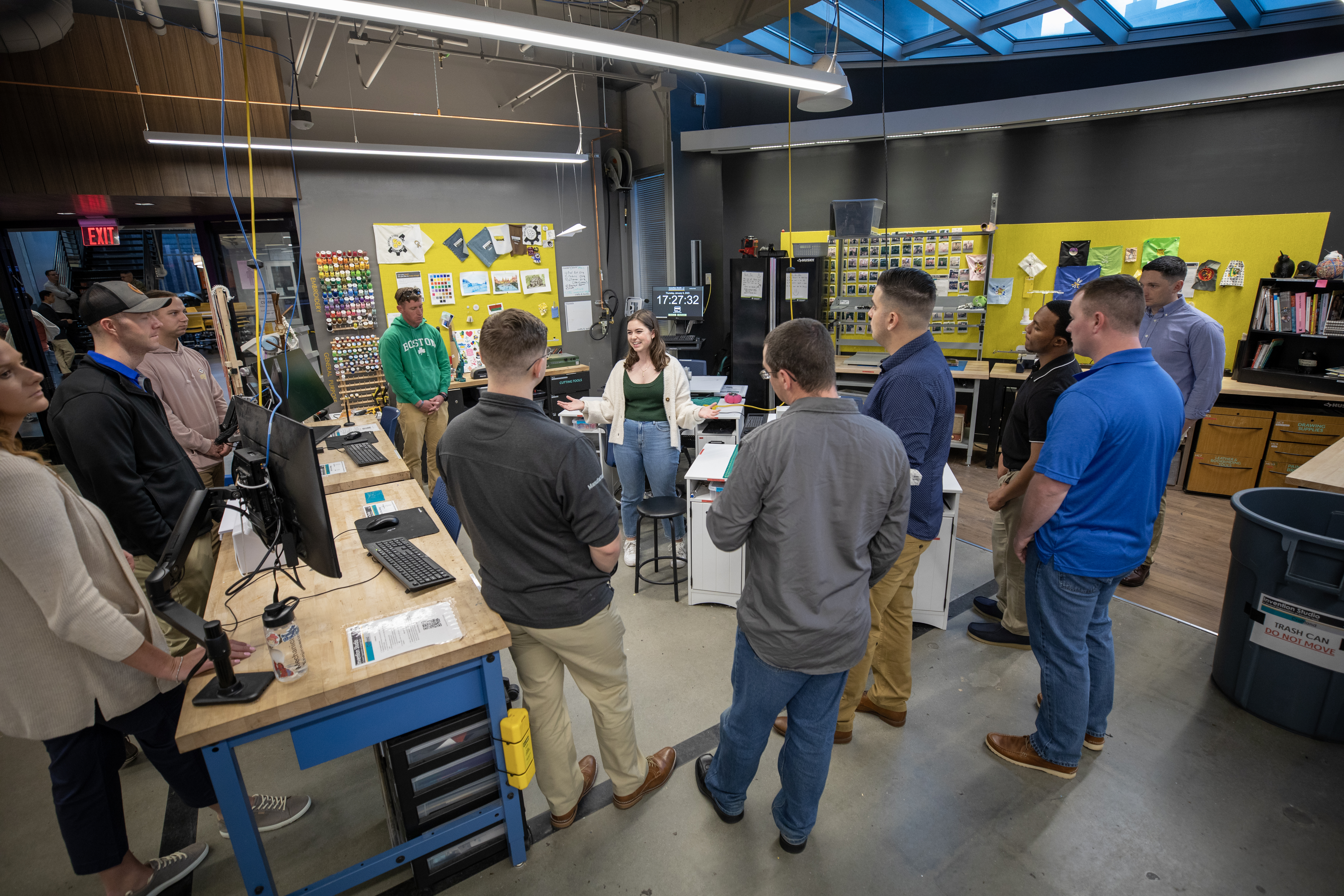 A student leader gives a tour of the Flowers Invention Studio.