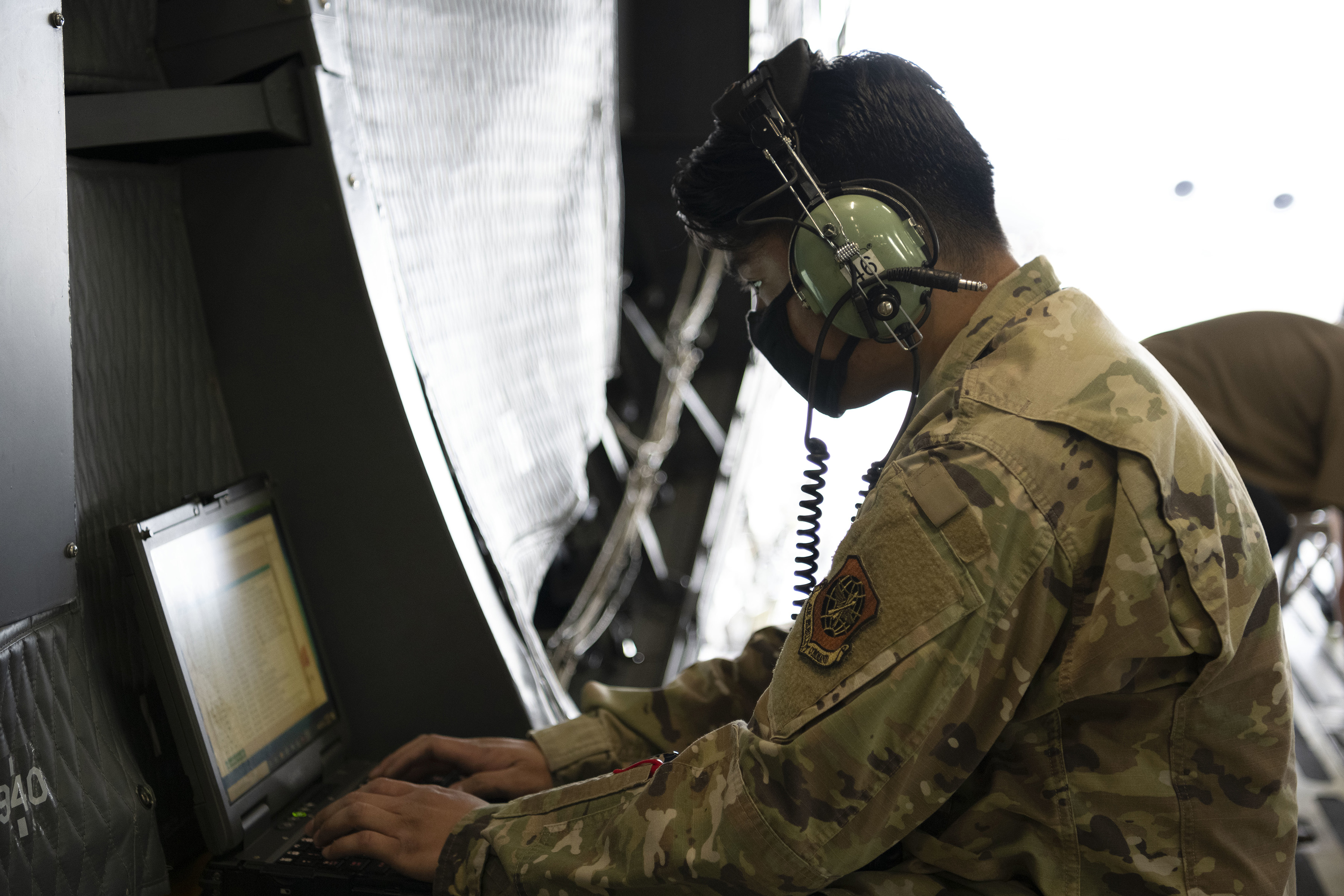 Troubleshooting technical data on a C-5 cargo winch