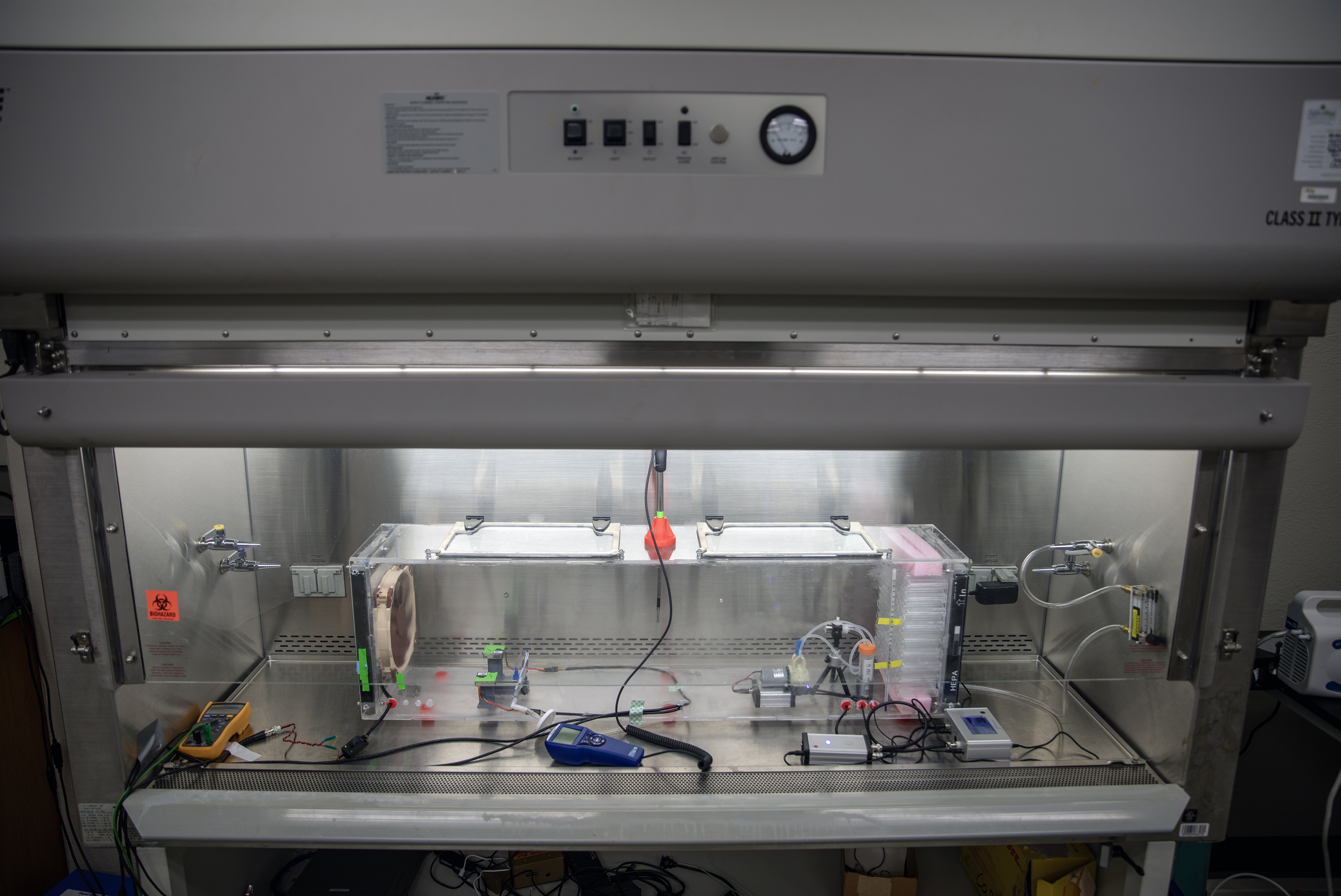 Test chamber for studying pathogen aerosols