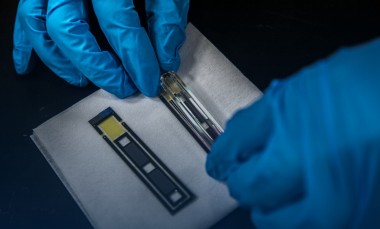Tiny-electric-heaters-fabricated-at-Georgia-Tech-are-shown-with-vapor-cells-holding-rubidium-atoms.