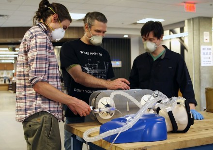 Researchers_evaluate_operation_of_a_simple_low-cost_ventilator_based_on_the_resuscitation_bags_carried_in_ambulances. 