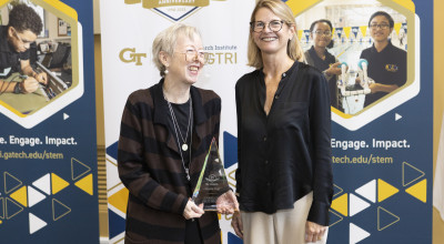 Claudia Huff receives STEM Champion Award from Leigh McCook